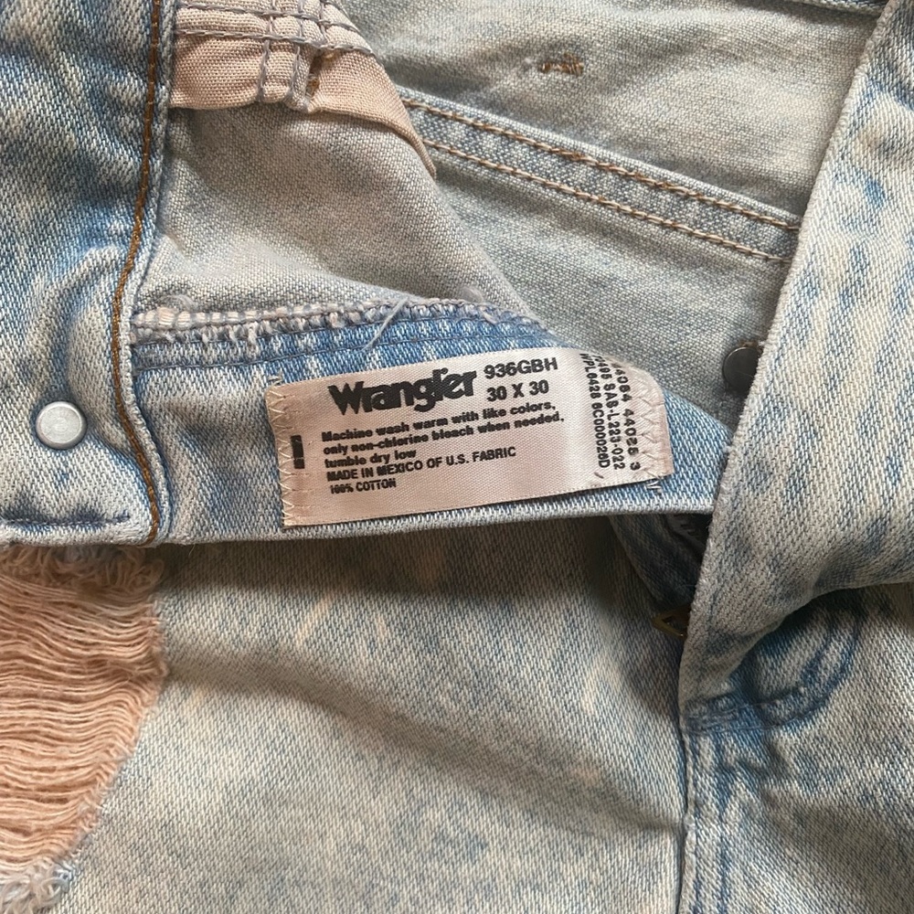 Cheeky high waist Wrangler shorts - Picture 3 of 5